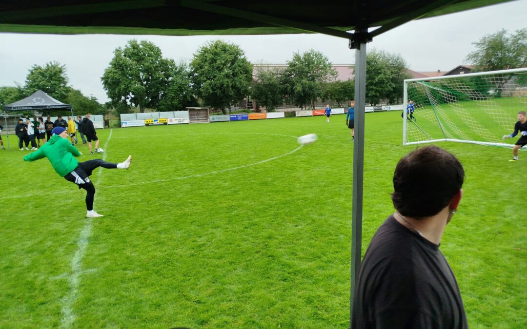 Elfmeterturnier 2025: „Dick und Doof“ triumphieren vom Punkt (mit Bildergalerie)