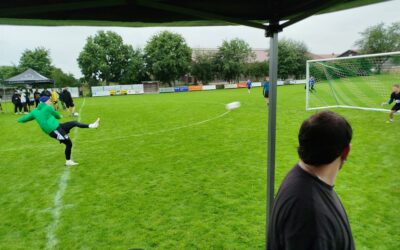 Elfmeterturnier 2025: „Dick und Doof“ triumphieren vom Punkt (mit Bildergalerie)